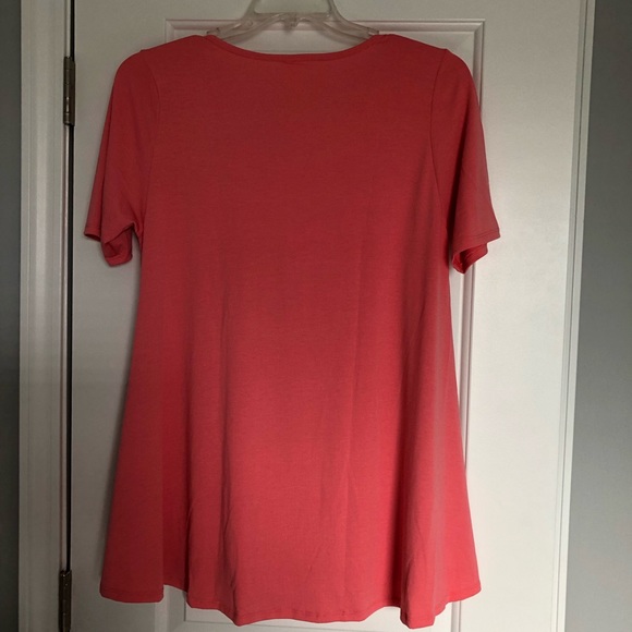 NWOT Lularoe "Perfect T" Red w/side slits Top! - Picture 4 of 4